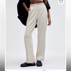 NEW Lululemon Softstreme High-Rise Pant regular Bone Sz 4